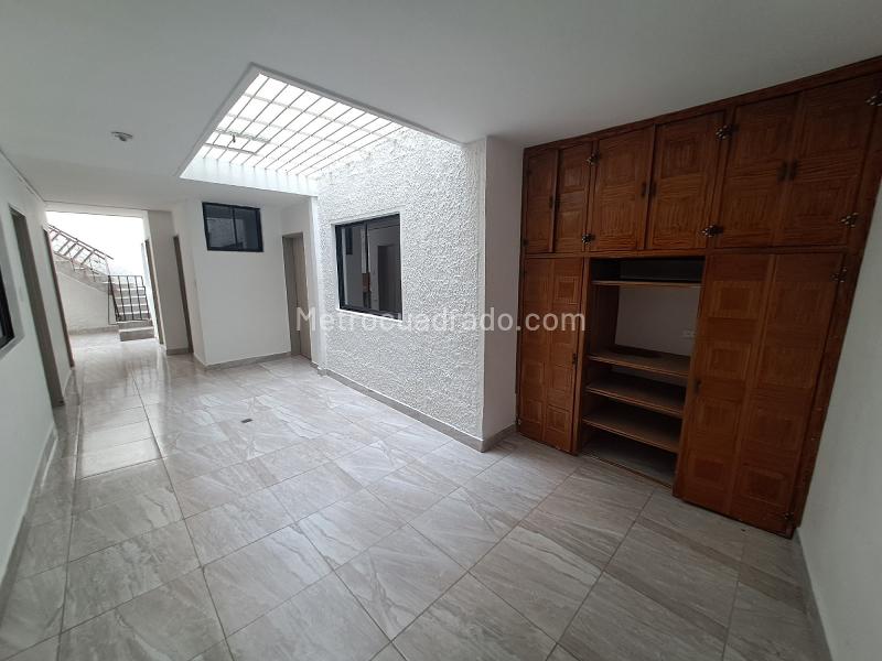 Spacious 4BR House with Patios in Belen Alameda - 7