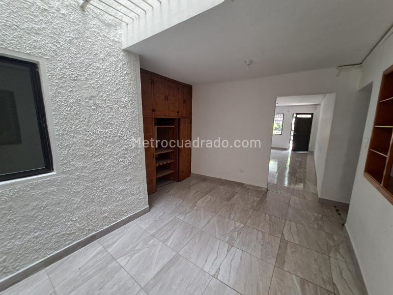 Spacious 4BR House with Patios in Belen Alameda - 8