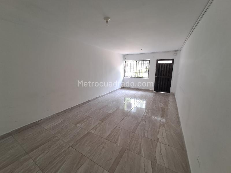 Spacious 4BR House with Patios in Belen Alameda - 9