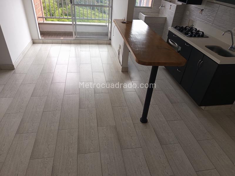 Charming 2BR Apartment with Balcony in Rodeo Alto - 6