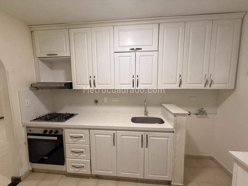 Apartamento Amplio de 3 Alcobas con Vista a la Ciudad en Estadio - 6