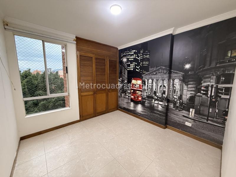 Apartamento Amplio de 3 Alcobas con Vista a la Ciudad en Estadio - 8