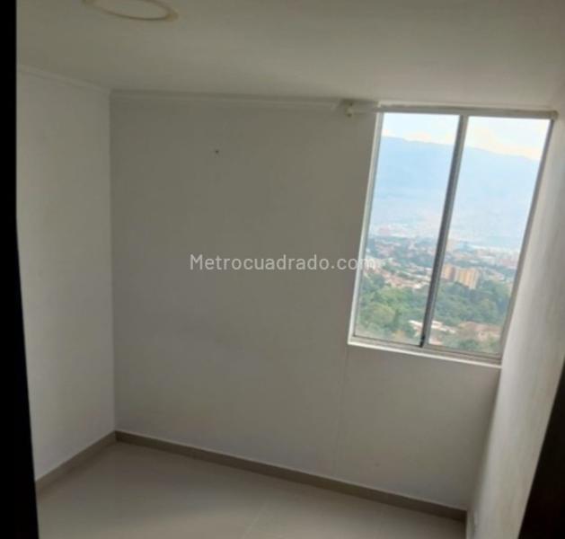 Apartamento de 3 Alcobas con Vista a la Ciudad en Robledo - 2