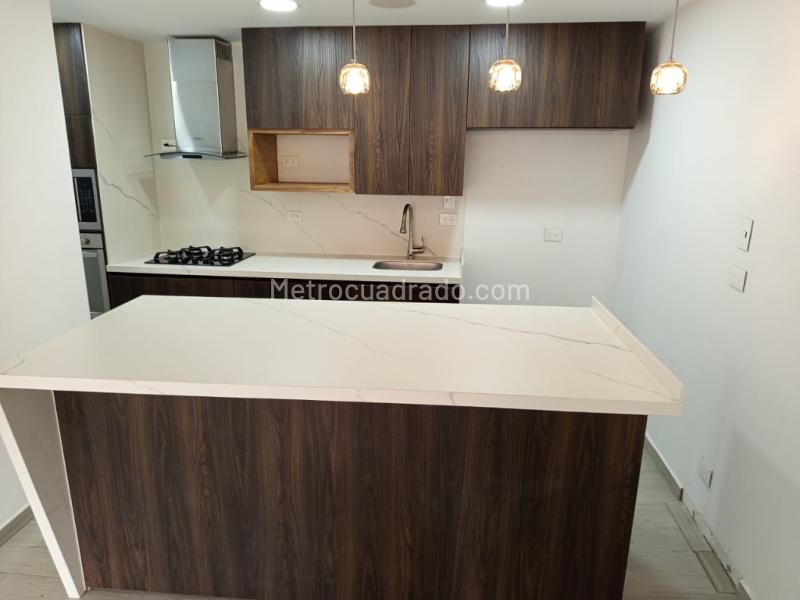 Apartamento de 3 Alcobas con Balcón Panorámico en Guayabal