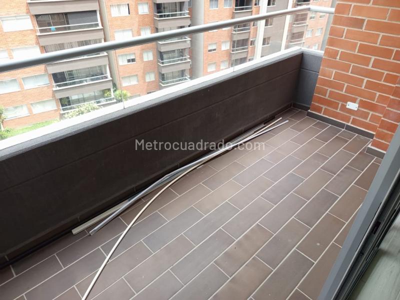 3BR Apartment with Panoramic Balcony in Guayabal - 8