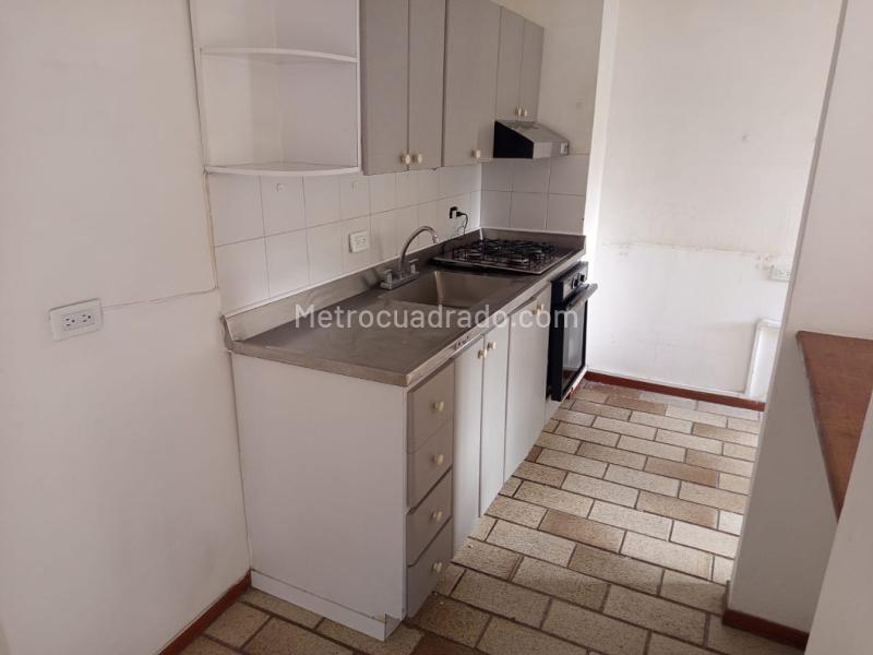 Apartamento de 2 Alcobas con Balcón en Belún Loma de los Bernal - 2