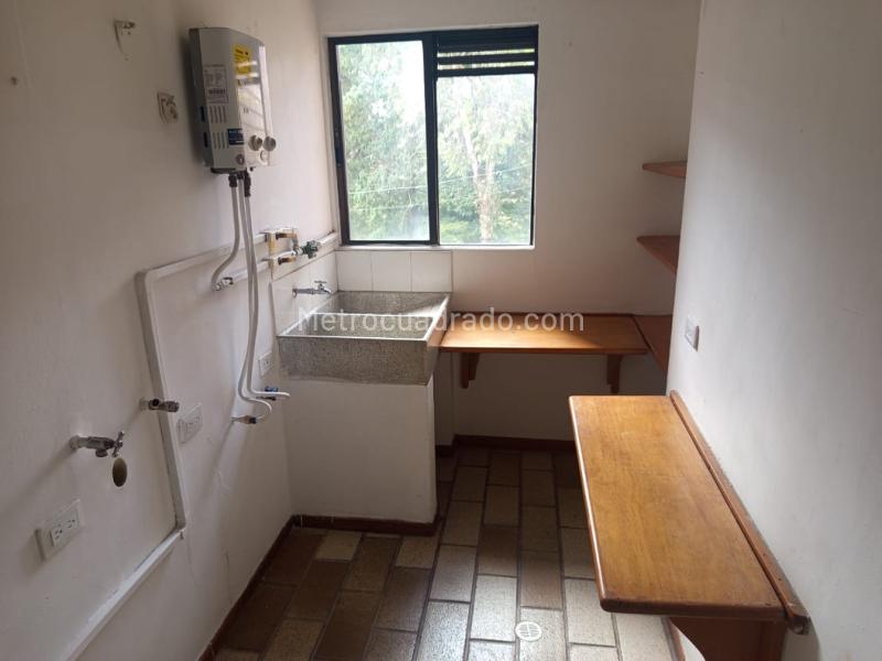 Apartamento de 2 Alcobas con Balcón en Belún Loma de los Bernal - 3