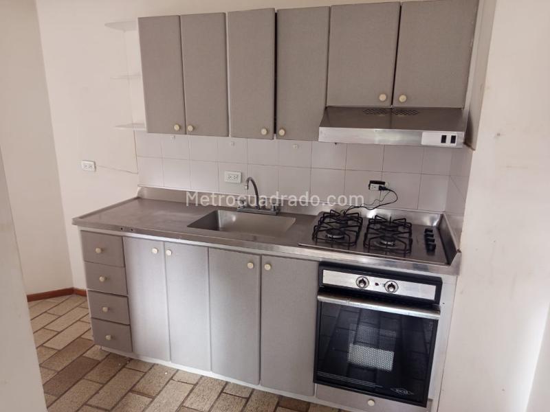 Apartamento de 2 Alcobas con Balcón en Belún Loma de los Bernal - 4