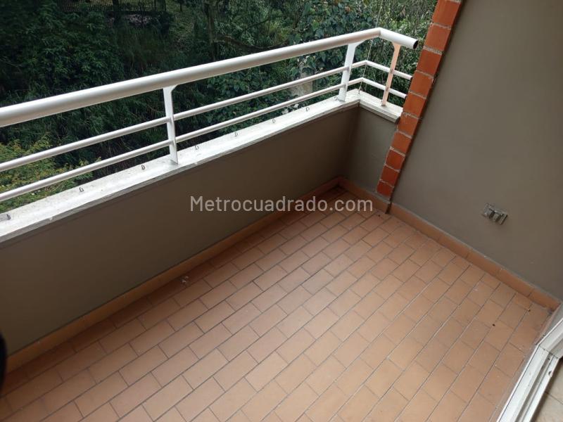 Apartamento de 2 Alcobas con Balcón en Belún Loma de los Bernal - 8