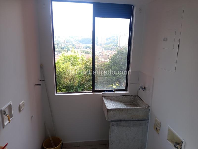 3BR Apartment with Balcony in Belen Loma de los Bernal - 4