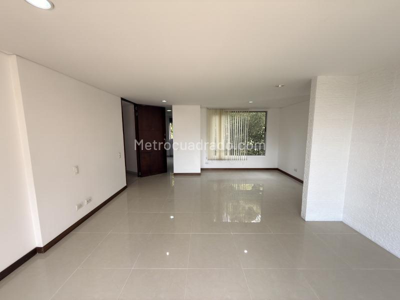 Modern 2BR Apartment with Amenities in Castropol - 2