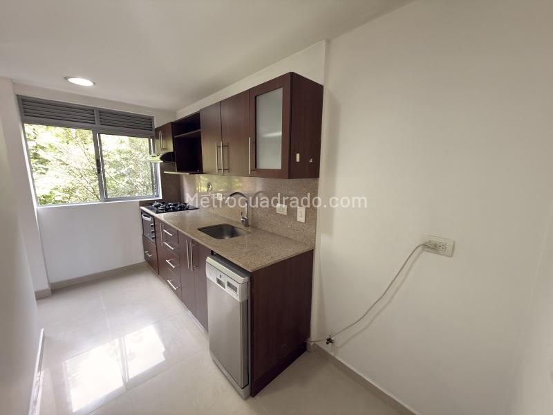 Modern 2BR Apartment with Amenities in Castropol - 4