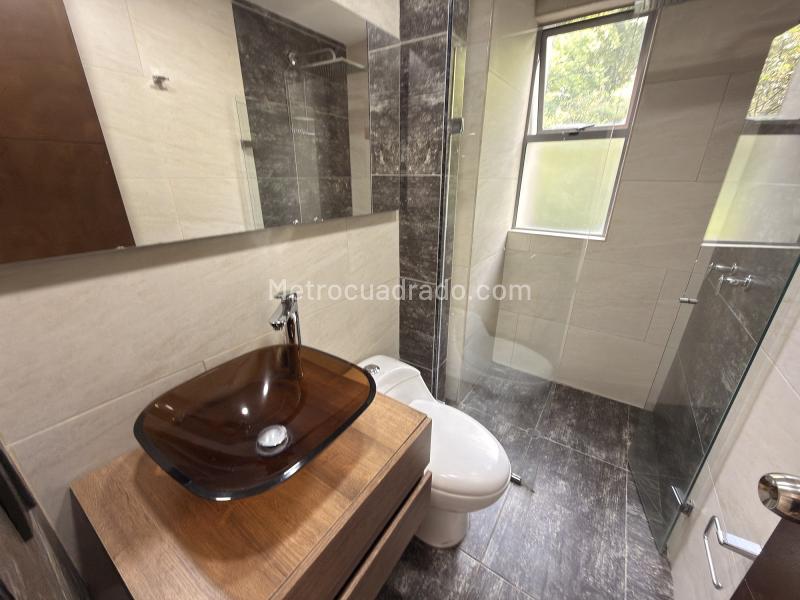 Modern 2BR Apartment with Amenities in Castropol - 6