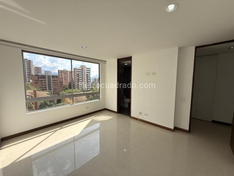 Modern 2BR Apartment with Amenities in Castropol - 8