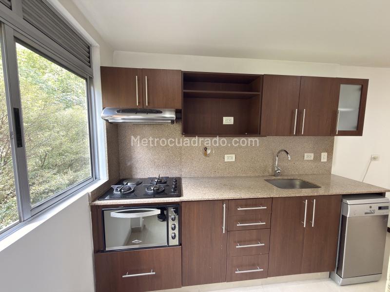 Modern 2BR Apartment with Amenities in Castropol - 9