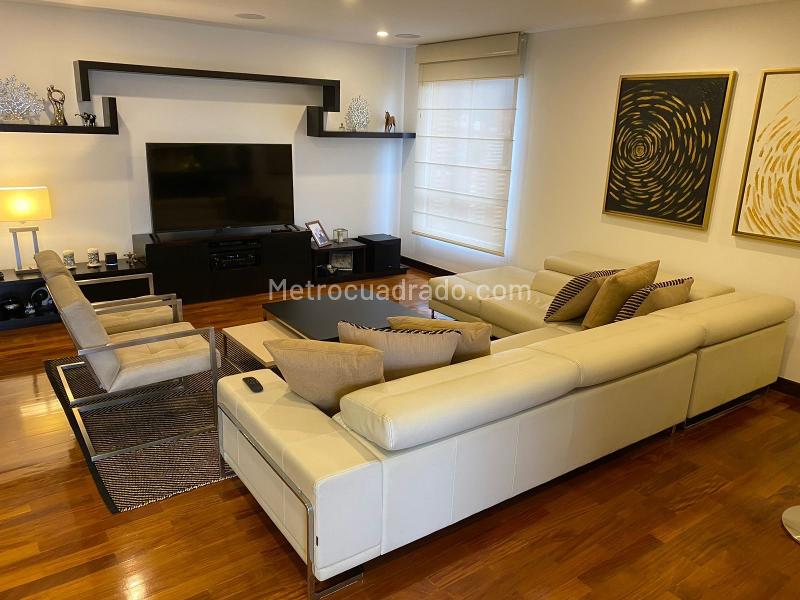 220m² 3BR Apartment for Rent in La Calera with 5 Baths
