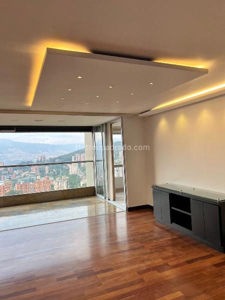 Apartamento de 220 m² con 3 Alcobas y 5 Baños en La Calera - 5