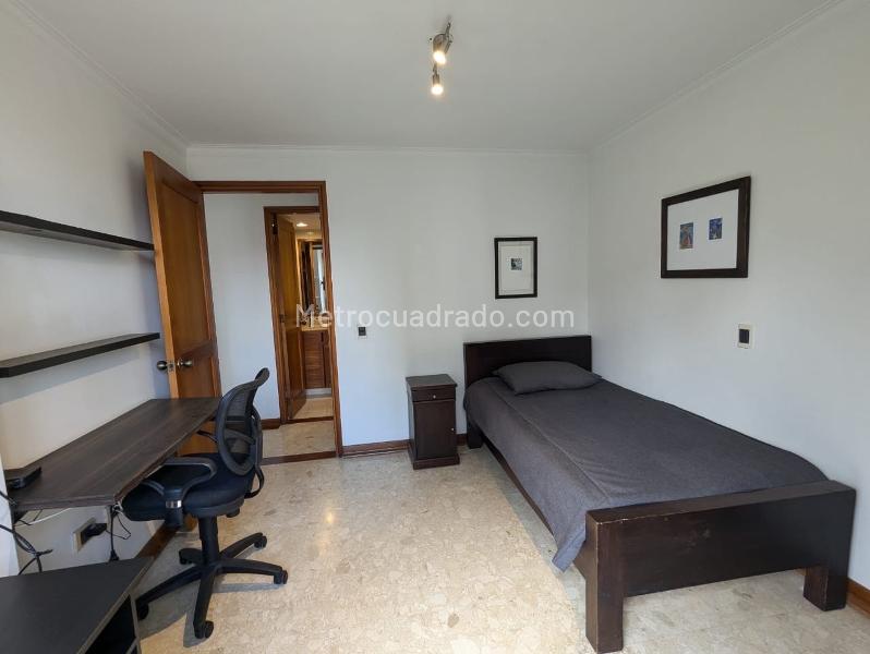 Elegant 3BR Apartment in La Castellana - 3