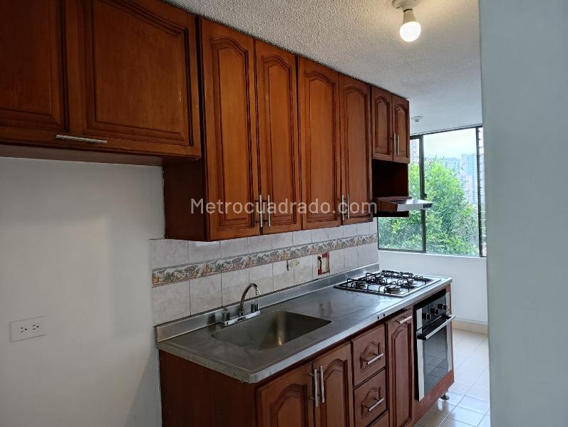 Apartamento Dúplex de 3 Alcobas en Manila, El Poblado - 4