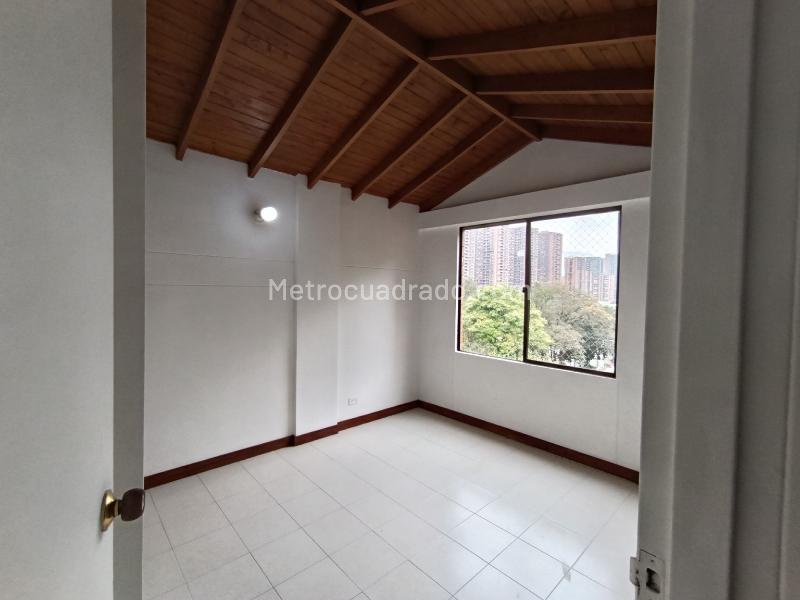 Apartamento Dúplex de 3 Alcobas en Manila, El Poblado - 9