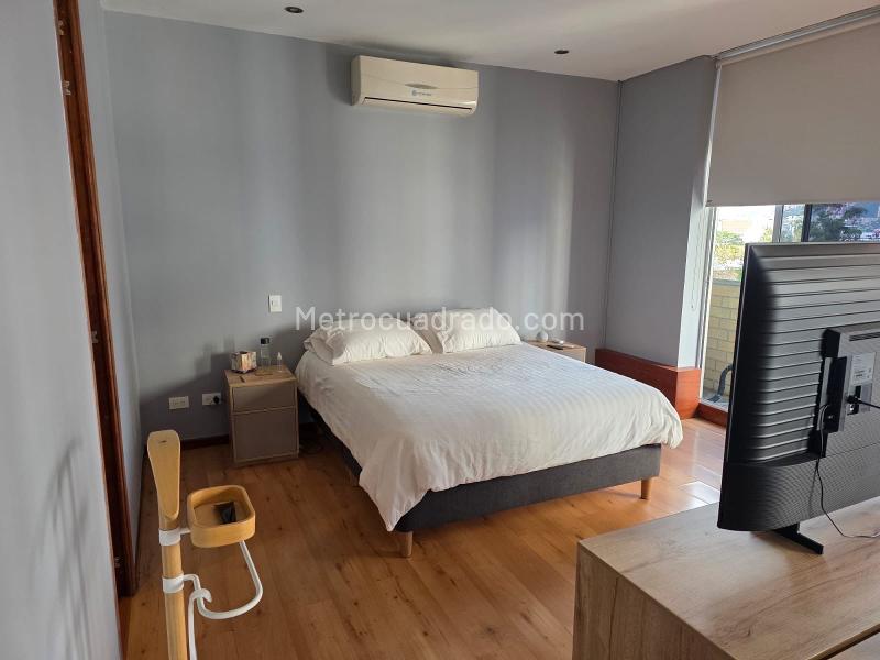 Estudio Amoblado con Excelente Vista en El Poblado - 2