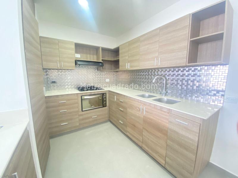3BR Apartment in Loma Del Escobero (110 m²) - 3