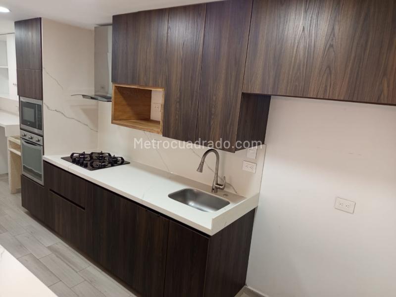 Apartamento de 3 Alcobas con Balcón y Amenidades en Guayabal