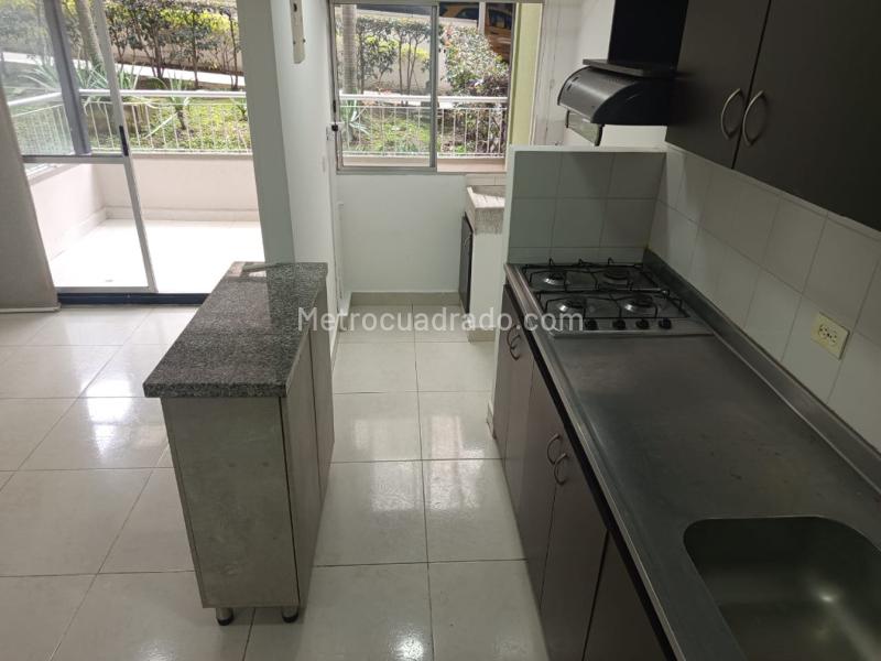 Apartamento en Renta de 3 Alcobas en Rodeo Alto, Medellín - 2