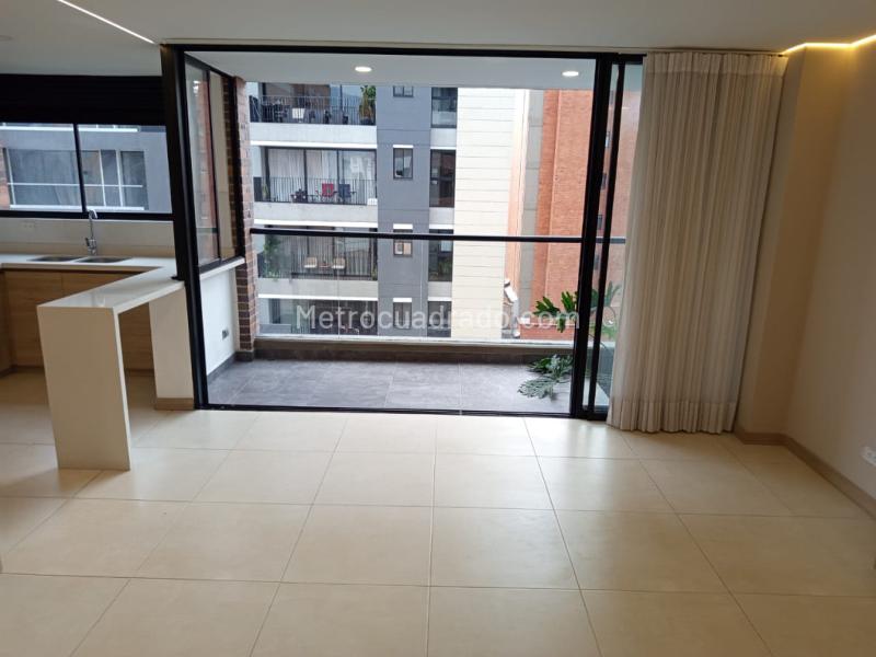Apartamento Elegante de 3 Alcobas con Balcón en Conquistadores - 4
