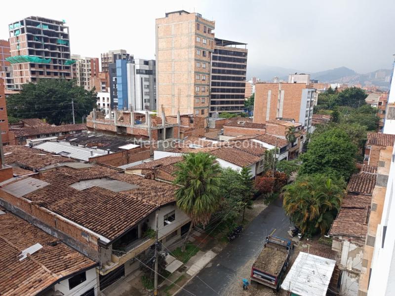 Apartamento Elegante de 3 Alcobas con Balcón en Conquistadores - 5