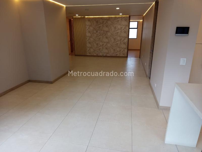 Apartamento Elegante de 3 Alcobas con Balcón en Conquistadores - 6