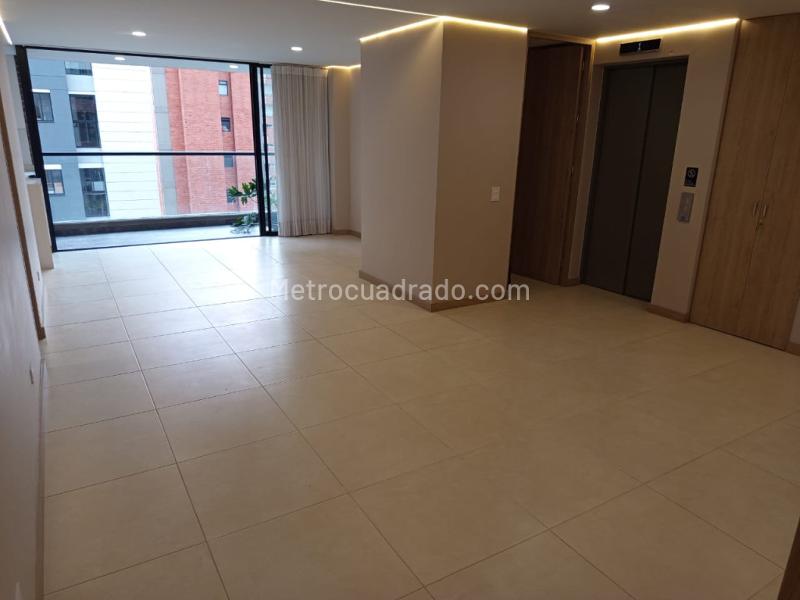 Apartamento Elegante de 3 Alcobas con Balcón en Conquistadores - 7
