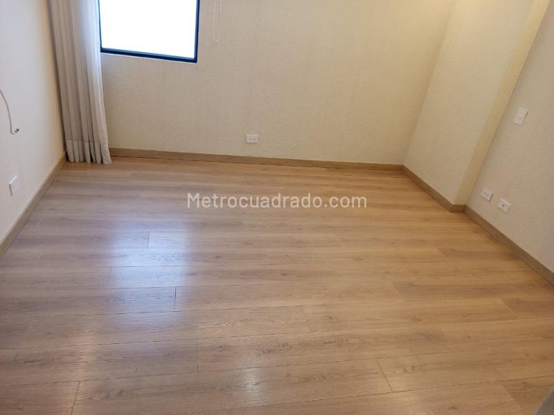 Apartamento Elegante de 3 Alcobas con Balcón en Conquistadores - 9