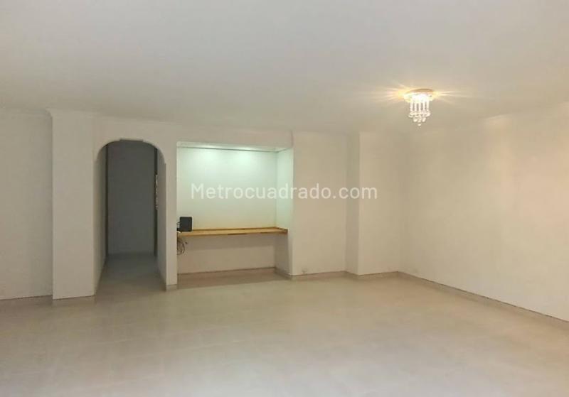 Apartamento Amplio de 3 Alcobas en Patio Bonito - 3