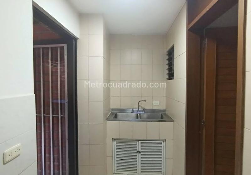 Apartamento Amplio de 3 Alcobas en Patio Bonito - 4