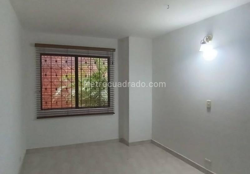 Apartamento Amplio de 3 Alcobas en Patio Bonito - 9