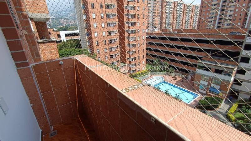Apartamento de 3 Alcobas en Los Colores con Balcón y Seguridad 24/7 - 2