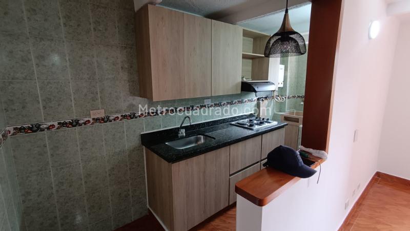 Apartamento de 3 Alcobas en Los Colores con Balcón y Seguridad 24/7 - 3