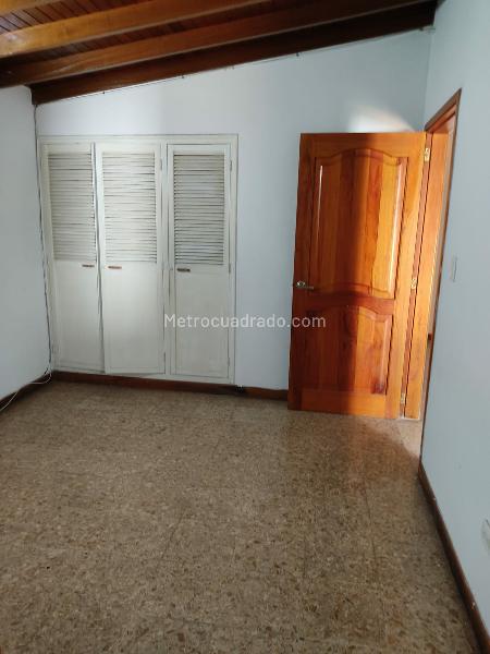 Casa de 4 Alcobas con 2 Patios y Red de Gas en La Castellana - 6