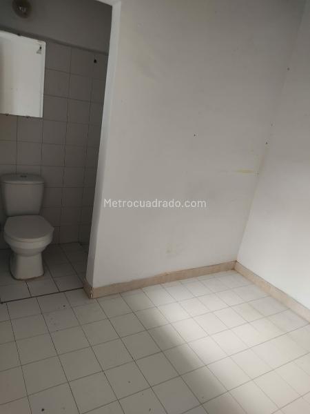 Casa de 4 Alcobas con 2 Patios y Red de Gas en La Castellana - 8