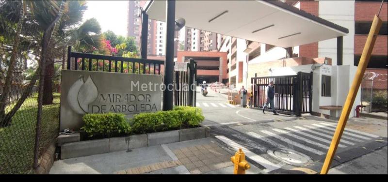 Apartamento de 3 Alcobas en Rodeo Alto con Parqueadero Privado - 3