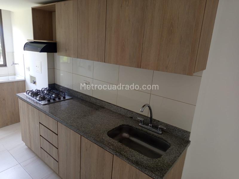 Apartamento de 3 Alcobas en Rodeo Alto con Parqueadero Privado - 5