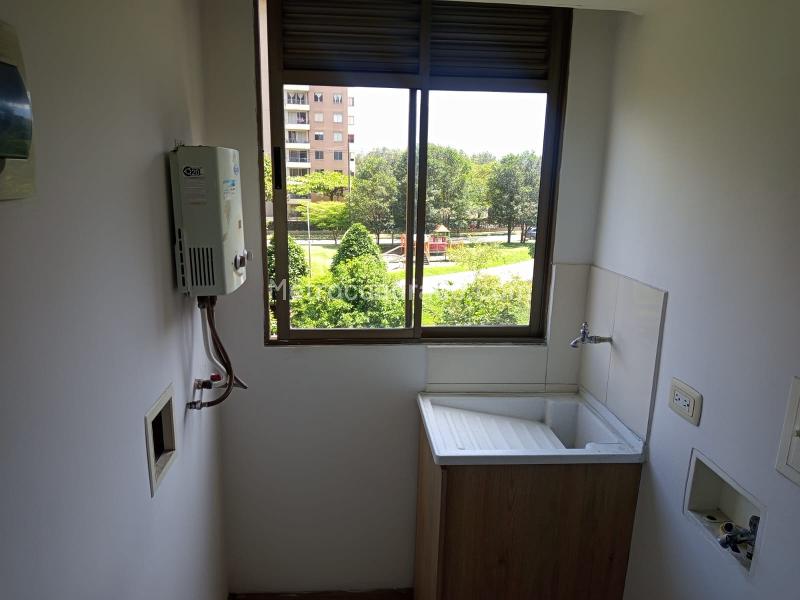 Apartamento de 3 Alcobas en Rodeo Alto con Parqueadero Privado - 6