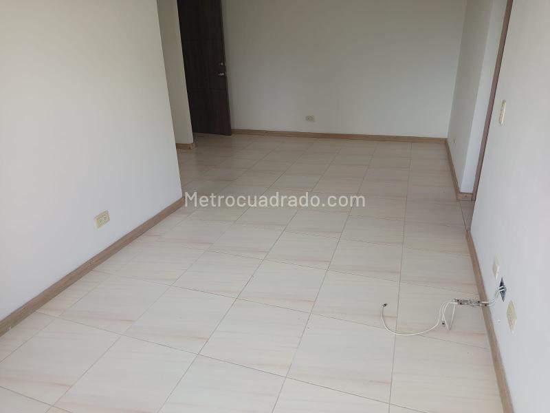 Apartamento de 3 Alcobas en Rodeo Alto con Parqueadero Privado - 7