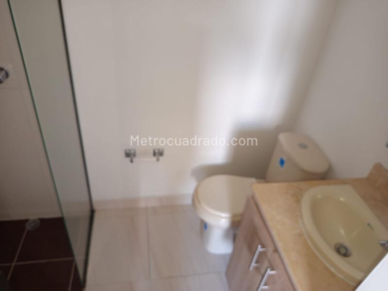 Apartamento de 3 Alcobas en Rodeo Alto con Parqueadero Privado - 8