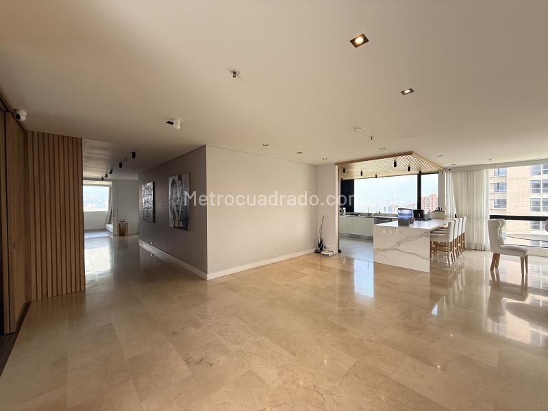 3BR Apartment with Private Baths in Los Balsos, Medellín - 3