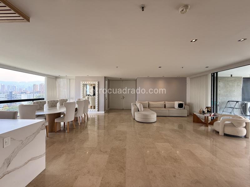 3BR Apartment with Private Baths in Los Balsos, Medellín - 4