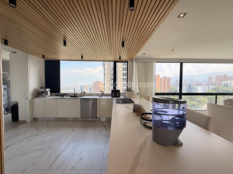 3BR Apartment with Private Baths in Los Balsos, Medellín - 7