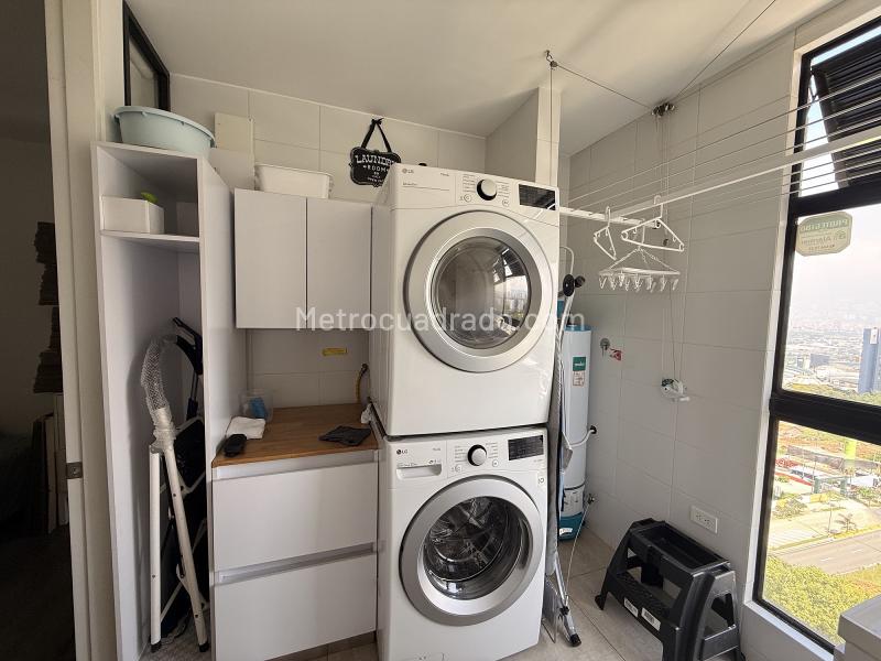 3BR Apartment with Private Baths in Los Balsos, Medellín - 9