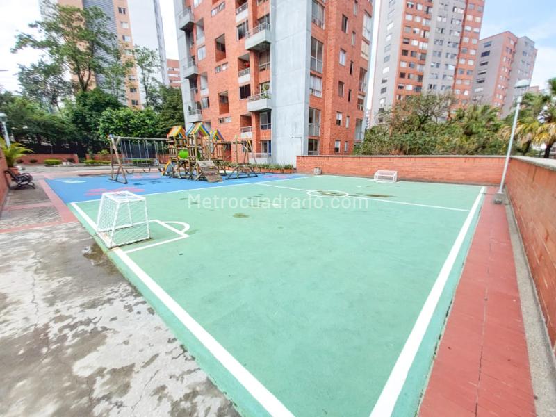 Apartamento de 3 Alcobas con Balcón en Milla de Oro - 5